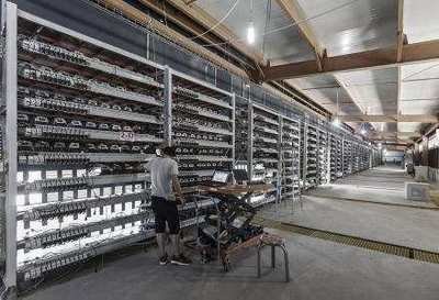 Crypto mining farm with diagnostic screens